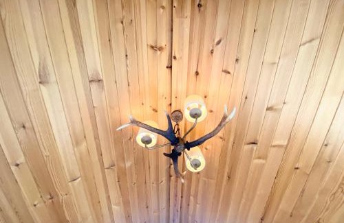 Kelty Cabin | Blair Tiny House with Private Hot Tub - Fife - Loch Leven - Lomond Hills