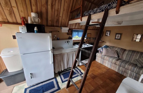 Viroqua Apartment | Blakley Hobbit Small Cabin