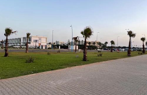 Sidi Rahal House | BLANCA BEACH- بلانكا بيتش سكن مشترك غرفة مزدوجة مكيفة لدى الساكن في I COLOCATION I Chambre double climatisée chez l'habitant dans une résidence pieds dans l'eau I FLAT SHARE I Air conditioned double room in a host's home within a waterfront residence