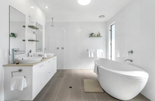 Palm Cove Apartment | Blanco Beachfront Beauty - Chic Palm Cove Hideaway