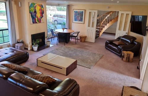 Blenheim House | Blenheim's best kept secret-Exclusive B&B vineyard lodge