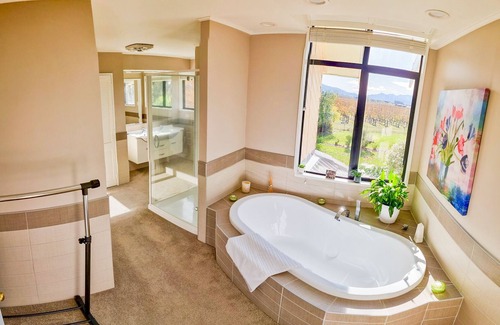 Blenheim House | Blenheim's best kept secret-Exclusive B&B vineyard lodge