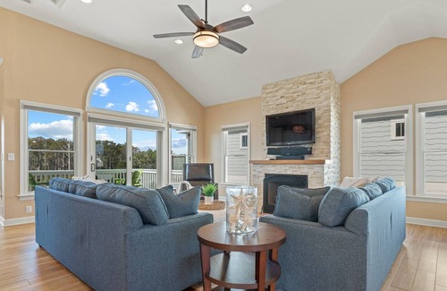 Manteo House | Blessed by the Bay 5 Bedroom Home in Manteo