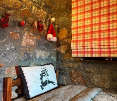 Aghios Athanasios Ski Chalet | Blessings Chalet στον Παλαιό Άγιο Αθανάσιο με Τζάκι, Barbeque, μεγάλη αυλή και υπέροχη θέα