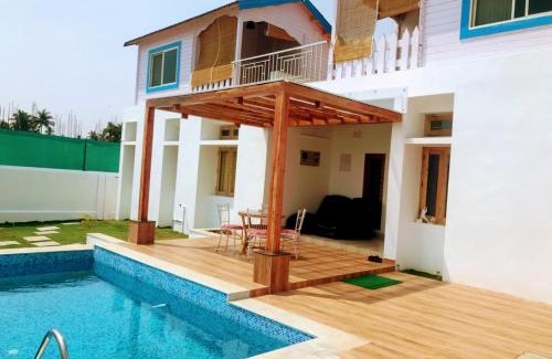 Pondicherry Beach House | Bleu & Blanc