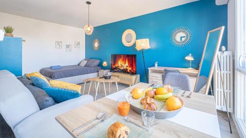 Limoges Apartment | Bleu Paon - Welc'Home