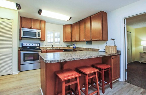 Sanibel House | Blind Pass D204 - Short walk to the beach