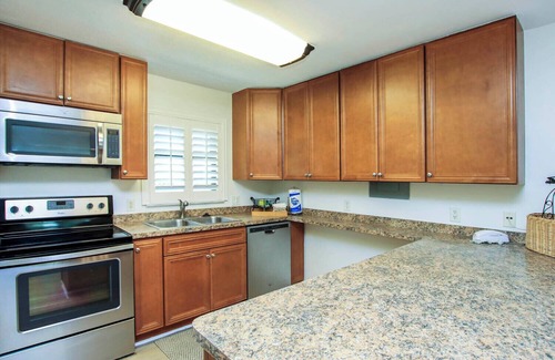 Sanibel House | Blind Pass D204 - Short walk to the beach