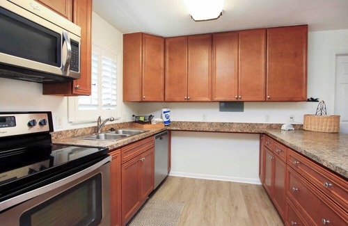 Sanibel House | Blind Pass D204 - Short walk to the beach
