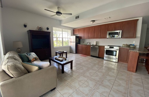 The Bight Condo | Bliss 101: Poolside Condo w/Wraparound Balcony & Ocean View