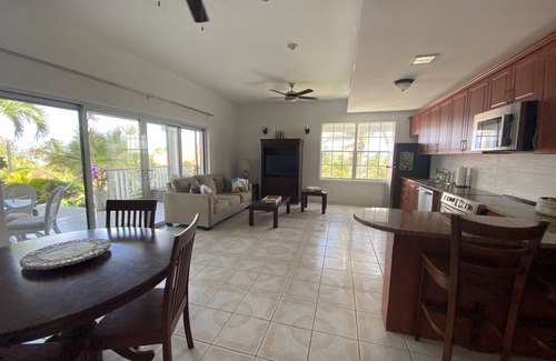 The Bight Condo | Bliss 101: Poolside Condo w/Wraparound Balcony & Ocean View