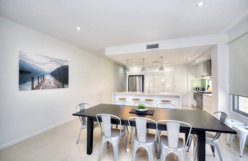 Surfers Paradise Villa | Bliss At Surfers Paradise walk to Surfers!