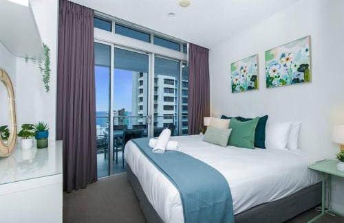 Surfers Paradise Apartment | Bliss By The Ocean beautiful views, walk to beach!