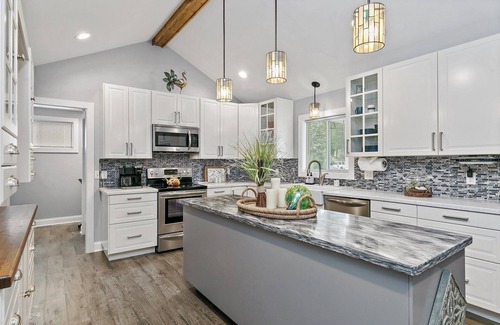 Batavia House | Bliss in Batavia near the Fox River