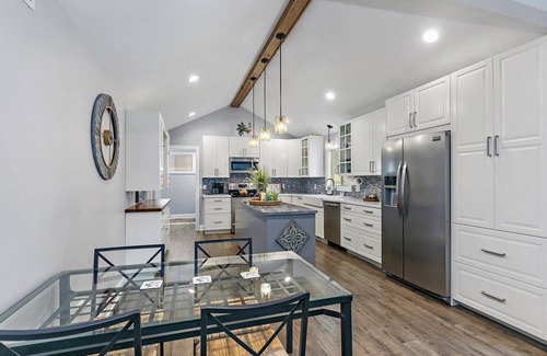 Batavia House | Bliss in Batavia near the Fox River