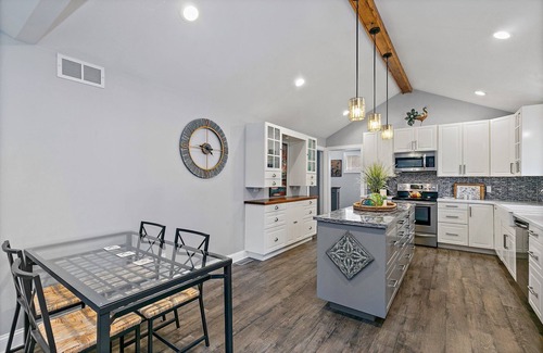 Batavia House | Bliss in Batavia near the Fox River