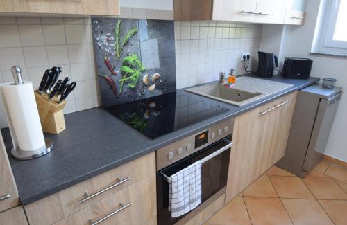 Handelshafen Apartment | Bliss Place - 1R Premium Apartment - Kingsize Bett, Smart TV, Küche, Balkon, Waschkeller