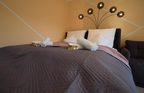Handelshafen Apartment | Bliss Place - 1R Premium Apartment - Kingsize Bett, Smart TV, Küche, Balkon, Waschkeller