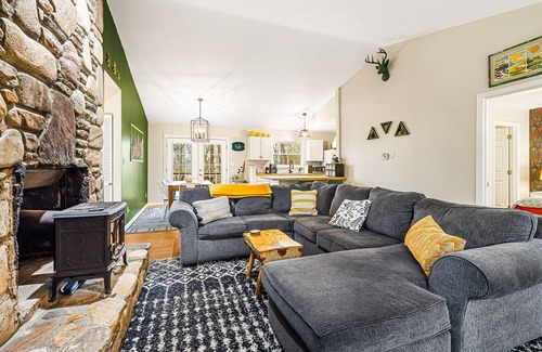 Pisgah Forest House | Blissful Bungalow near Brevard Pet Friendly w/free Biltmore Pass