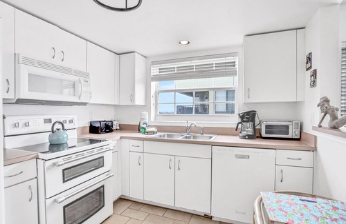Independence Square Condo | Blissful condo with pool - Gulf-view balcony, private W/D & central AC