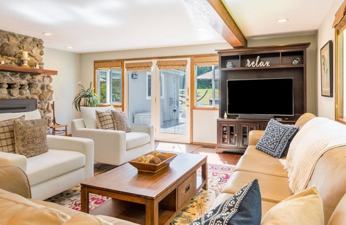 Coupeville House | Blissful Deer Retreat - Secluded | Hot Tub