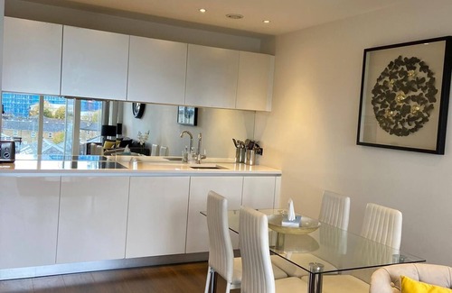 London Borough of Hounslow Apartment | Blissful one bed near the River