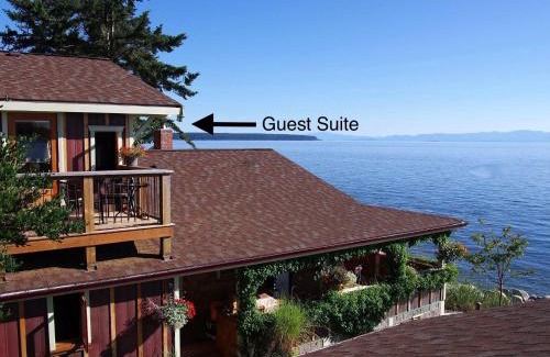 Powell River House | Blitz Beach House Oceanside Suite