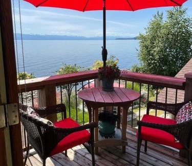 Powell River House | Blitz Beach House Oceanside Suite