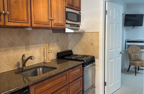 South End Condo | Block from the beach, Sleeps 4/5, family friendly condo in enchanting Ocean City