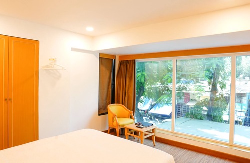 Bandra West Hotel | Bloom Boutique - Bandra