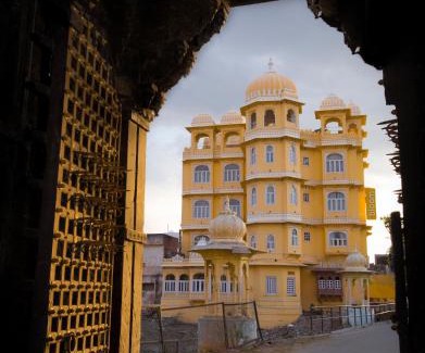 Lake Swaroop Sagar Hotel | Bloom Boutique l Lake Pichola