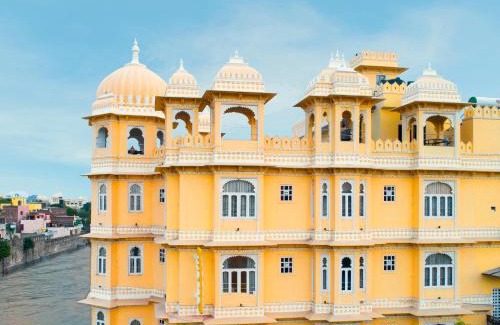 Lake Swaroop Sagar Hotel | Bloom Boutique l Lake Pichola