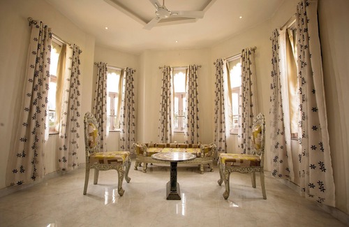 Lake Swaroop Sagar Hotel | Bloom Boutique | Lake Pichola