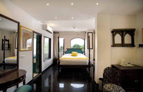 Lake Swaroop Sagar Hotel | Bloom Boutique | Lake Pichola