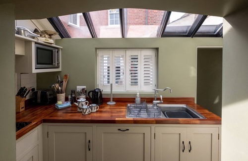 Aldeburgh Apartment | Bloom Cottage - sleeps 2 guests in 1 bedroom