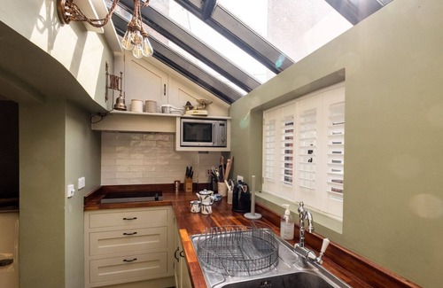 Aldeburgh Apartment | Bloom Cottage - sleeps 2 guests in 1 bedroom