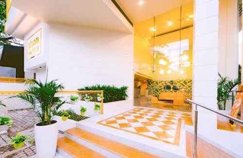 Indiranagar Hotel | Bloom Hotel - Indiranagar