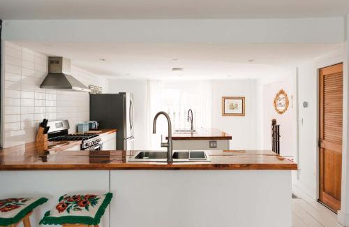 Bloomfield House | Bloomfield Bliss - Hot Tub and Walking Distance to Park