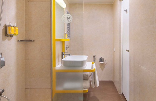 Connaught Place Hotel | Bloomrooms @ Janpath