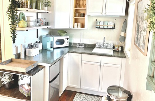 Redmond Apartment | Blossom Cottage Cozy Studio in Beautiful Redmond, OR