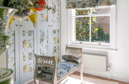 Hammersmith House | Blossom House New 3Bed house in Barons Court