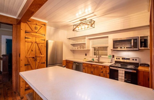 Blowing Rock Cottage | Blowing Rock Farmhouse at Doe Creek, Hot Tub, Pond, Acres to Explore!