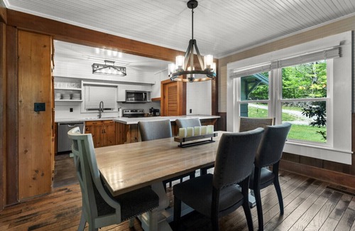 Blowing Rock Cottage | Blowing Rock Farmhouse at Doe Creek, Hot Tub, Pond, Acres to Explore!