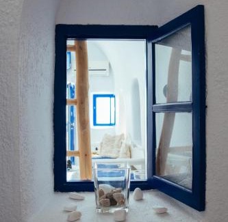 Oia House | Blu Bianco Cave House by SV