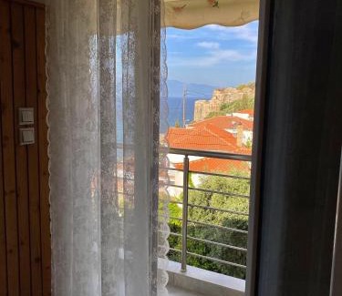 Koroni Apartment | Blu Blu apartment with castle view