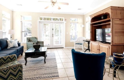 Crystal Beach House | Blu Flamingo · Blu Flamingo*Pool*GolfCart Deals