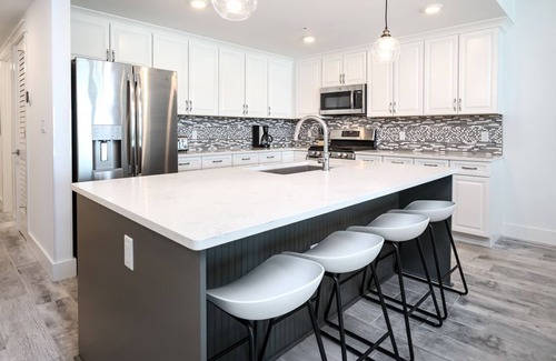 Fort Walton Beach Condo | BLU Gorgeous- 4BR/3BA Ground floor/Walk out 75" HD