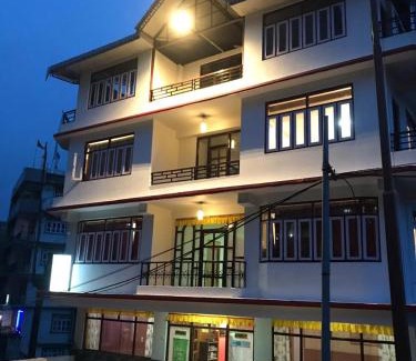 Pelling Hotel | BluBen Alpine