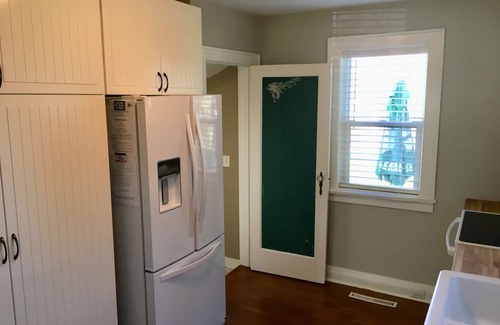 Grand Bend House | Blue Anchor Cottage 2 min walk to GB Strip, Family or Groups, 5 bedroom, Large driveway