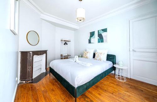 Plaisance Apartment | Blue and pink flat next Montparnasse - II